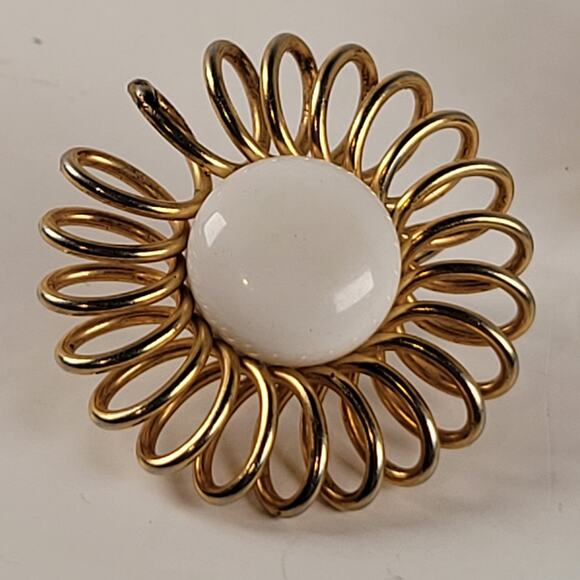 Vintage Emmons Gold Tone White Cabochon Clip-On Earrings Floral Design - Picture 9 of 16